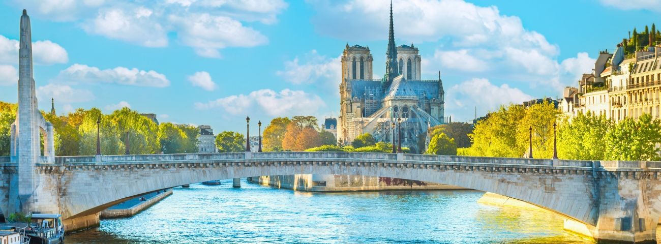 Paris est