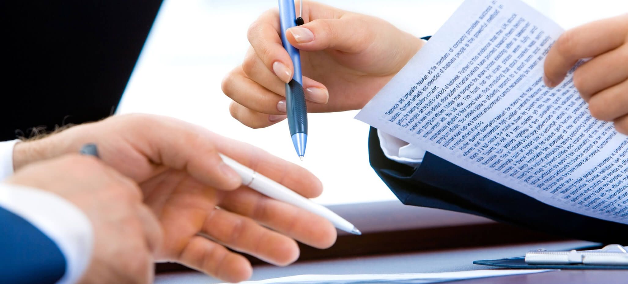 Signature d'un accord de vente de bureaux