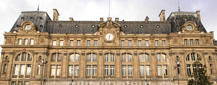 Devant de la gare Saint-Lazare