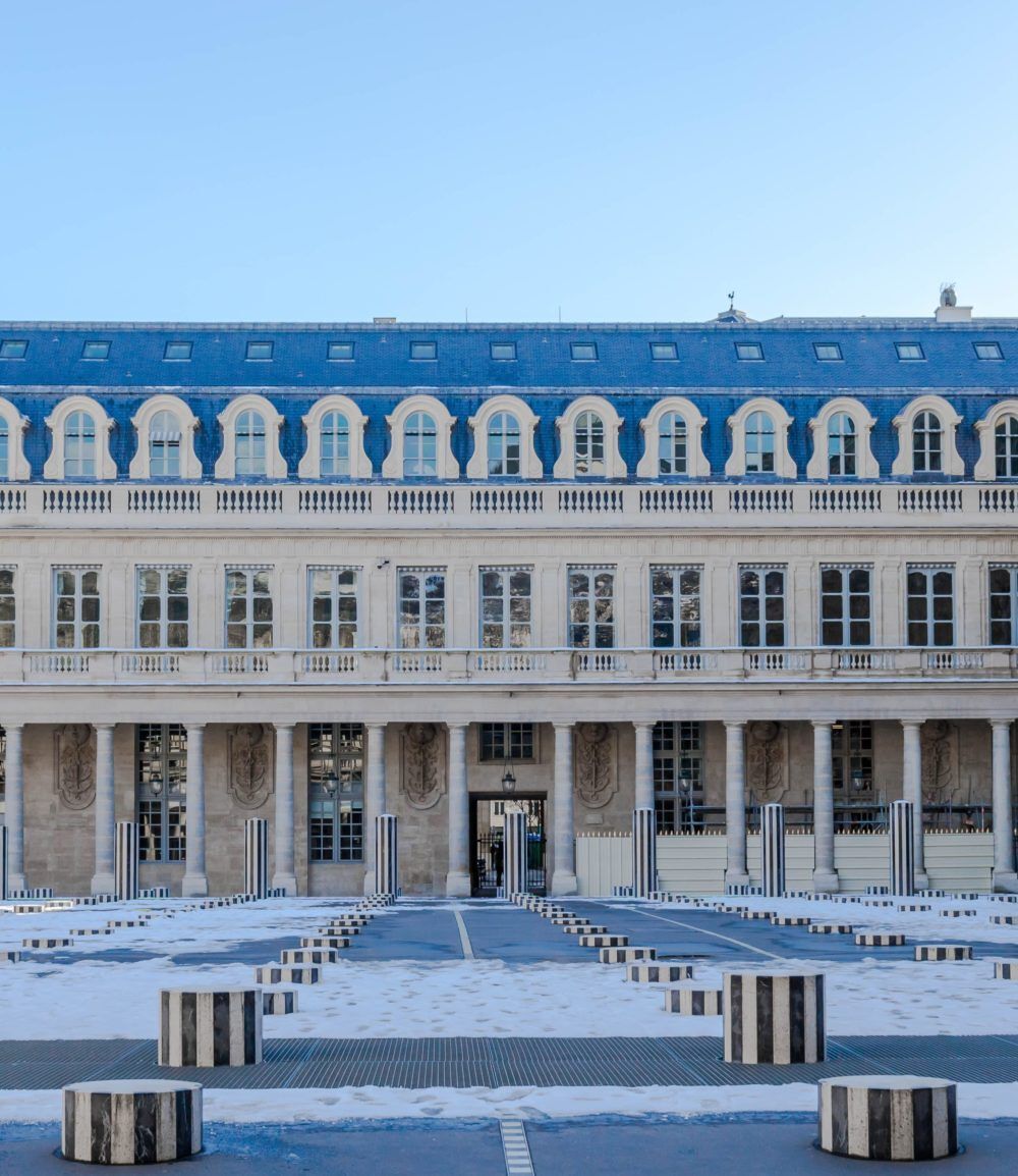 Façade du palais royal et les colonnes de buren