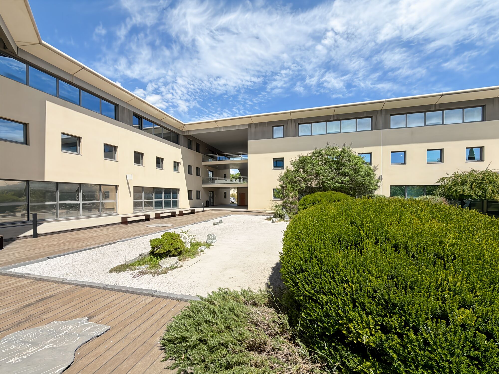Image des bureaux au 2 Rue odette jasse, Marseille 15 - Bureaux à vendre ou à louer