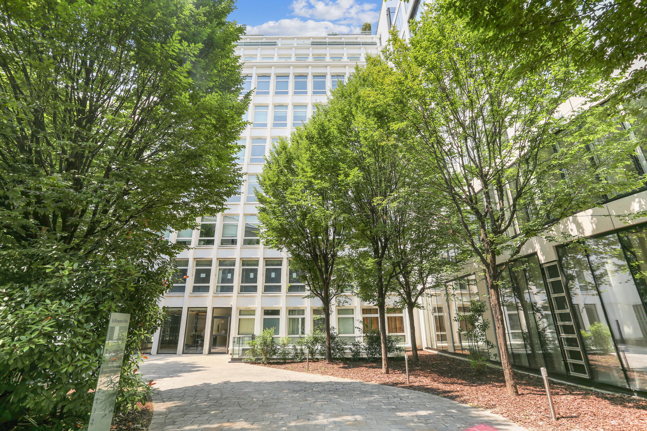 Image des bureaux au 28 Rue Bayard, Paris 8  - Bureaux à louer