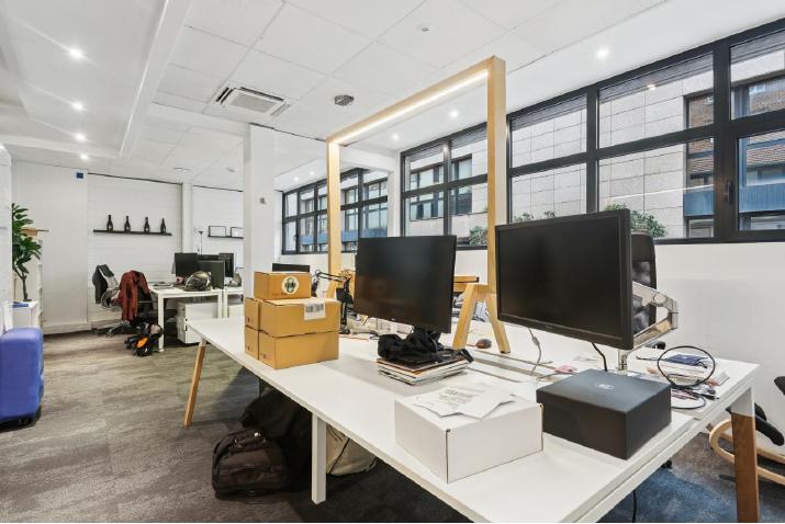 Image des bureaux au 3 Rue Fernand Pelloutier, Boulogne-Billancourt - Bureaux à vendre ou à louer