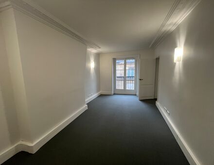 Bureaux du 3 Place des Pyramides Paris
